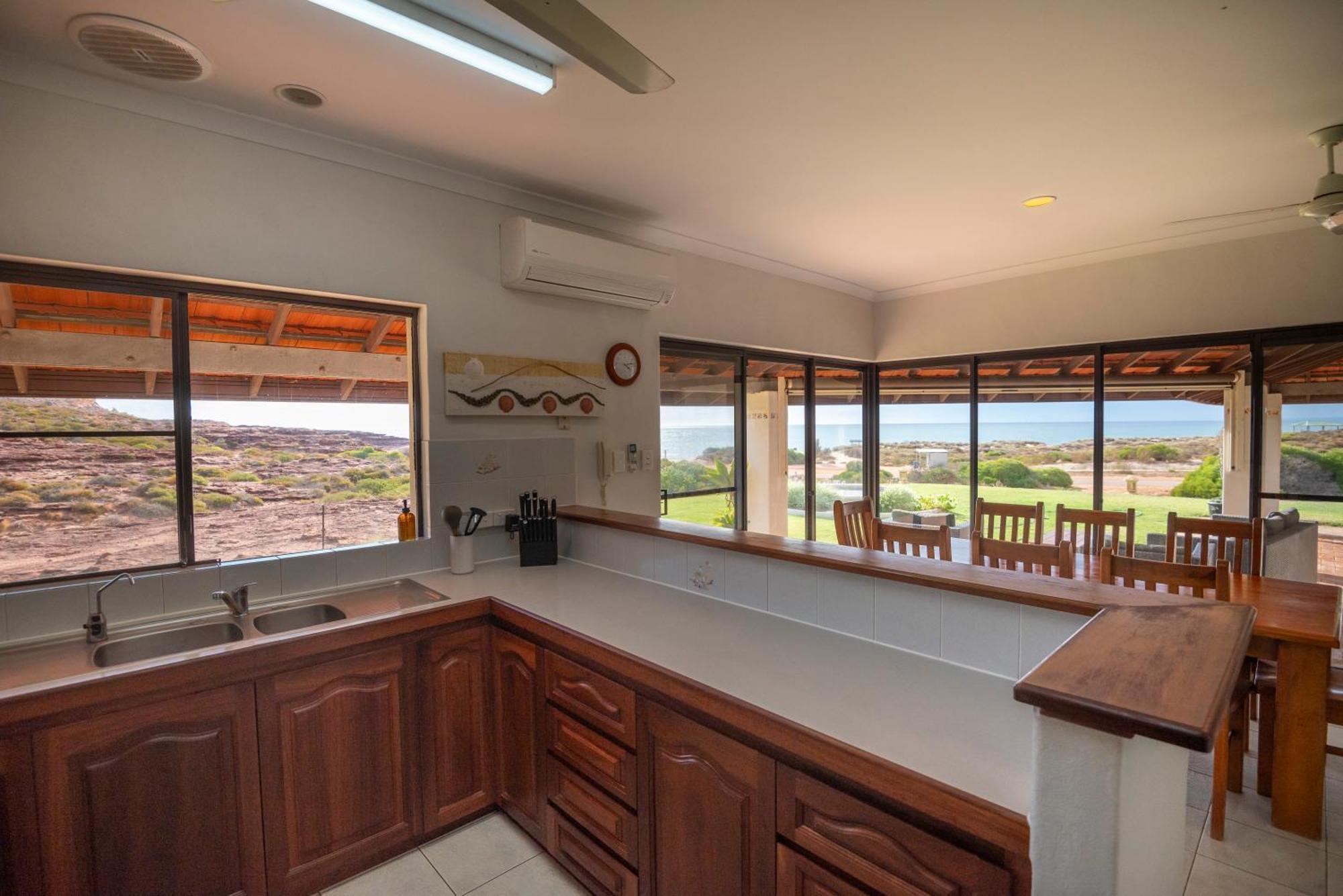 Готель Kalbarri Red Bluff Tourist Park Екстер'єр фото